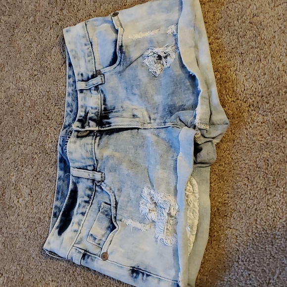 CLEARANCE SALE Maurices jean shorts - Picture 1 of 2